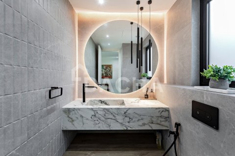 Villa in Jumeirah Islands, Dubai 5 bedrooms, 557 sq.m. № 104715 - photo 7