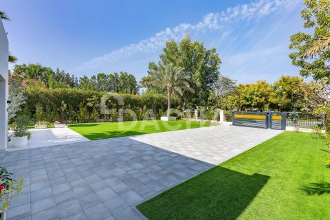 Villa in Jumeirah Islands, Dubai 5 bedrooms, 557 sq.m. № 104715 - photo 29