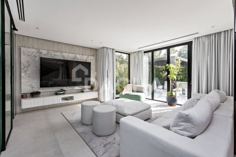 Villa in Jumeirah Islands, Dubai 5 bedrooms, 557 sq.m. № 104715 - photo 3