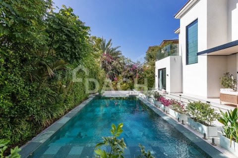 Villa in Jumeirah Islands, Dubai 5 bedrooms, 557 sq.m. № 104715 - photo 27