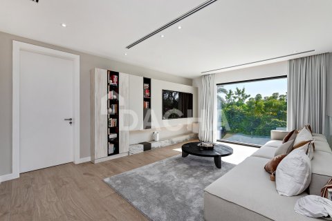 Villa in Jumeirah Islands, Dubai 5 bedrooms, 557 sq.m. № 104715 - photo 12