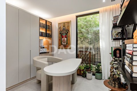 Villa in Jumeirah Islands, Dubai 5 bedrooms, 557 sq.m. № 104715 - photo 8