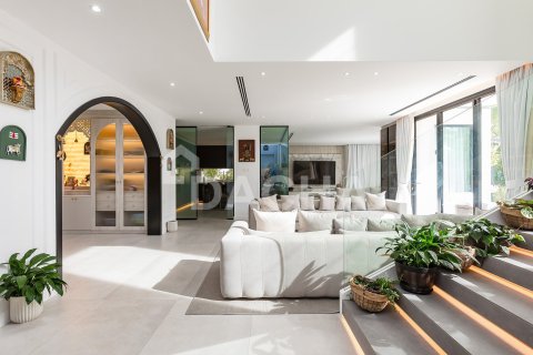 Villa in Jumeirah Islands, Dubai 5 bedrooms, 557 sq.m. № 104715 - photo 4
