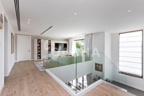 Villa in Jumeirah Islands, Dubai 5 bedrooms, 557 sq.m. № 104715 - photo 10