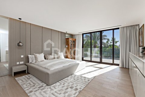 Villa in Jumeirah Islands, Dubai 5 bedrooms, 557 sq.m. № 104715 - photo 20
