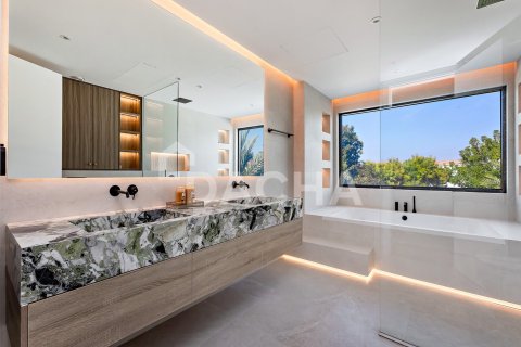 Villa in Jumeirah Islands, Dubai 5 bedrooms, 557 sq.m. № 104715 - photo 22