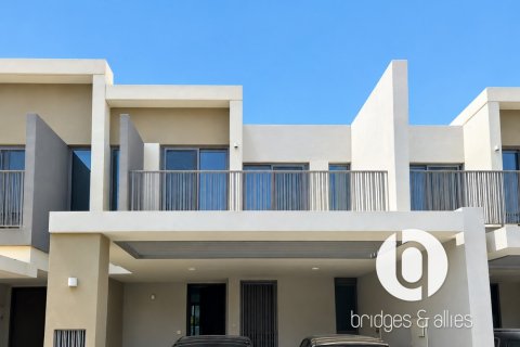 Adosado en Tilal Al Ghaf, Dubai, 3 dormitorios, 199 m², № 141861 - foto 1