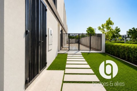 Adosado en Tilal Al Ghaf, Dubai, 4 dormitorios, 227 m², № 141858 - foto 2