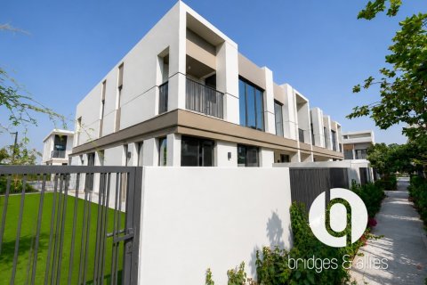 Adosado en Tilal Al Ghaf, Dubai, 4 dormitorios, 227 m², № 141858 - foto 1