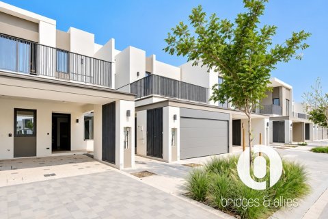 Adosado en Tilal Al Ghaf, Dubai, 3 dormitorios, 202 m², № 141868 - foto 1