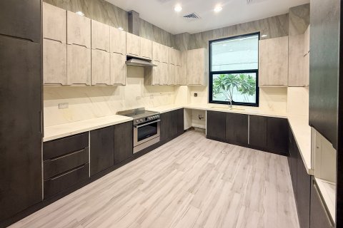 Villa in Dubai 5 bedrooms, 743.22 sq.m. № 138959 - photo 2