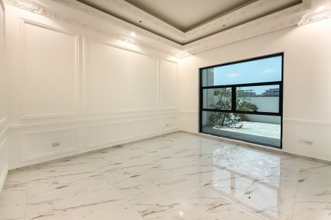 Villa in Dubai 5 bedrooms, 743.22 sq.m. № 138959 - photo 3
