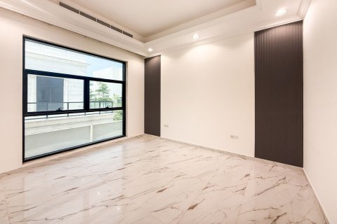 Villa in Dubai 5 bedrooms, 743.22 sq.m. № 138959 - photo 12