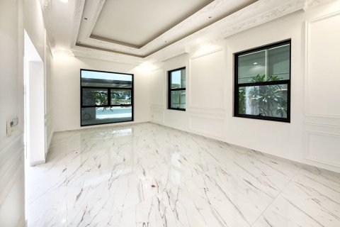 Villa in Dubai 5 bedrooms, 743.22 sq.m. № 138959 - photo 4