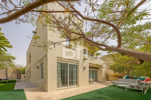 Villa in Arabian Ranches 2, Dubai 4 bedrooms, 300 sq.m. № 57999 - photo 1