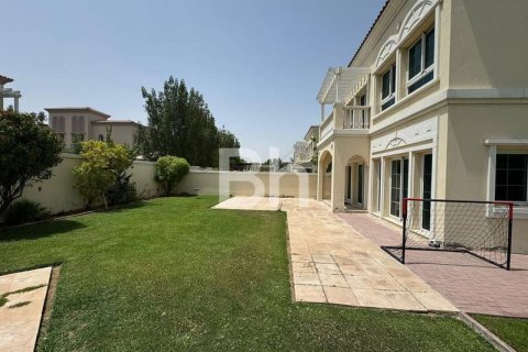 Villa in Jumeirah Village Triangle, Dubai 2 bedrooms, 706 sq.m. № 57998 - photo 2