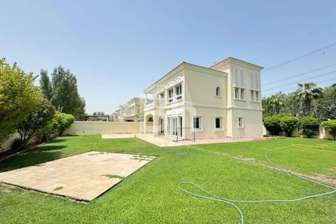 Villa in Jumeirah Village Triangle, Dubai 2 bedrooms, 706 sq.m. № 57998 - photo 1