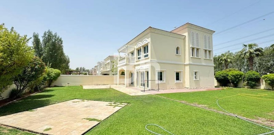 Villa in Jumeirah Village Triangle, Dubai 2 bedrooms, 706 sq.m. № 57998
