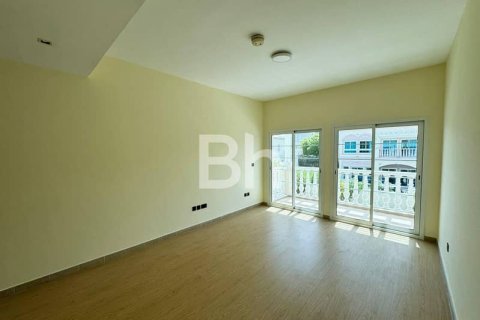 Villa in Jumeirah Village Triangle, Dubai 2 bedrooms, 706 sq.m. № 57998 - photo 4