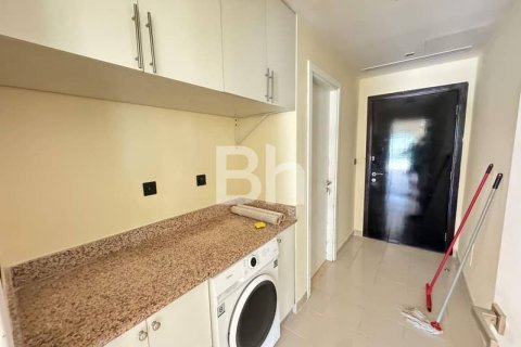 Villa in Jumeirah Village Triangle, Dubai 2 bedrooms, 706 sq.m. № 57998 - photo 3
