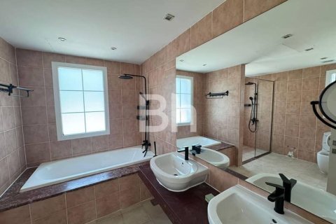 Villa in Jumeirah Village Triangle, Dubai 2 bedrooms, 706 sq.m. № 57998 - photo 8