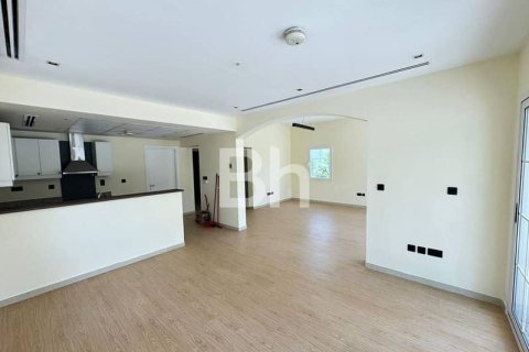 Villa in Jumeirah Village Triangle, Dubai 2 bedrooms, 706 sq.m. № 57998 - photo 15