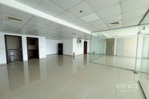 Снять в аренду офис в Джумейра Лейк Тауэрс, Дубай: 107м², № 62070 - фото 1