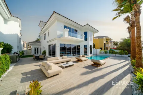 Villa en Palm Jumeirah, Dubai, 4 dormitorios, 483 m², № 62075 - foto 1