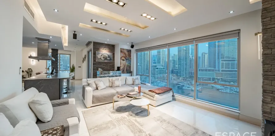 Квартира в Дубай Марине, Дубай, 3 спальни, 195м², № 62073