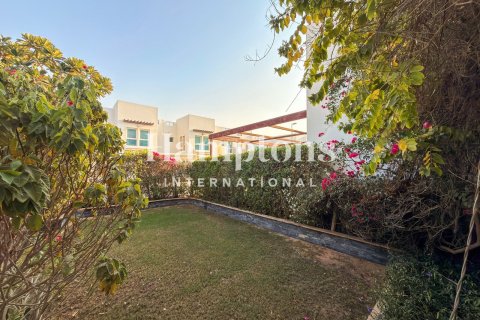 Townhouse in Al Quoz Industrial Area, Al Quoz, Dubai 5 bedrooms, 365.94956215 sq.m. № 74378 - photo 15