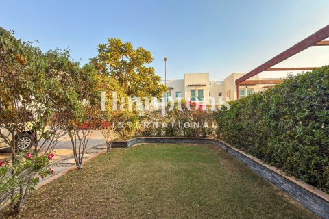 Townhouse in Al Quoz Industrial Area, Al Quoz, Dubai 5 bedrooms, 365.94956215 sq.m. № 74378 - photo 20