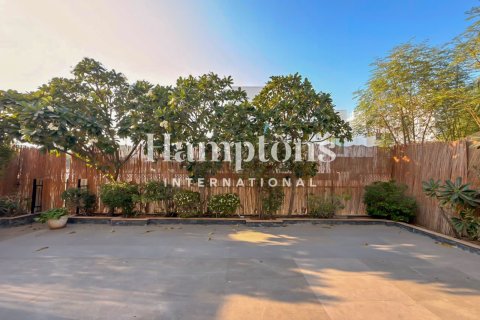 Townhouse in Al Quoz Industrial Area, Al Quoz, Dubai 5 bedrooms, 365.94956215 sq.m. № 74378 - photo 2