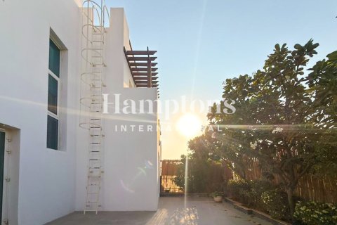 Townhouse in Al Quoz Industrial Area, Al Quoz, Dubai 5 bedrooms, 365.94956215 sq.m. № 74378 - photo 10