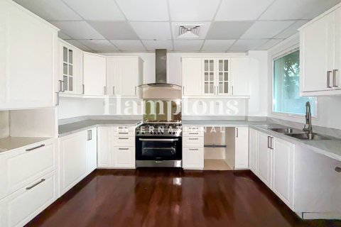 Townhouse in Al Quoz Industrial Area, Al Quoz, Dubai 5 bedrooms, 365.94956215 sq.m. № 74378 - photo 5