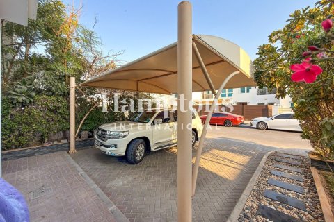 Townhouse in Al Quoz Industrial Area, Al Quoz, Dubai 5 bedrooms, 365.94956215 sq.m. № 74378 - photo 19