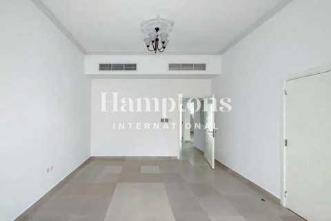 Townhouse in Al Quoz Industrial Area, Al Quoz, Dubai 5 bedrooms, 365.94956215 sq.m. № 74378 - photo 1