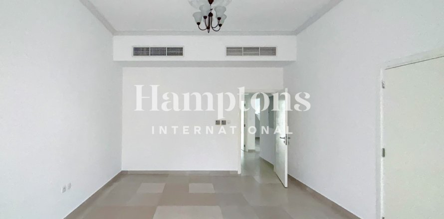 Townhouse in Al Quoz Industrial Area, Al Quoz, Dubai 5 bedrooms, 365.95 sq.m. № 74378