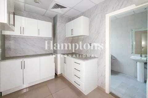 Townhouse in Al Quoz Industrial Area, Al Quoz, Dubai 5 bedrooms, 365.94956215 sq.m. № 74378 - photo 7