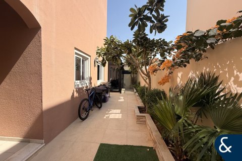 Villa in Dubai Land, Dubai 4 bedrooms, 223 sq.m. № 98407 - photo 6