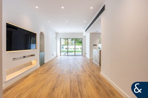 Купить виллу в The Springs, Дубай: 4 спальни, 210м², № 78854 - фото 3