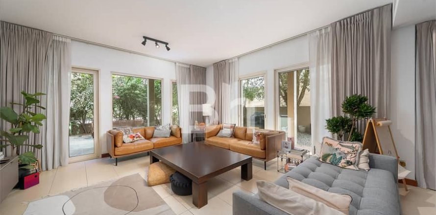 فيلا في المرابع العربية, دبي 3 غرف نوم, 607 م² رقم 57271
