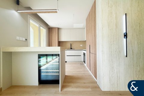 Villa en Springs 12, The Springs, Dubai, 3 dormitorios, 228 m², № 75509 - foto 7