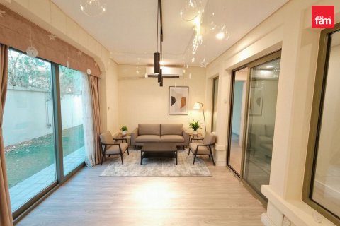 Villa in Mirdif, Dubai 5 bedrooms, 422.8 sq.m. № 137755 - photo 10