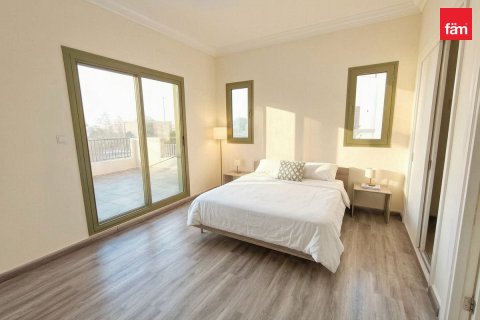 Villa in Mirdif, Dubai 5 bedrooms, 422.8 sq.m. № 137755 - photo 7