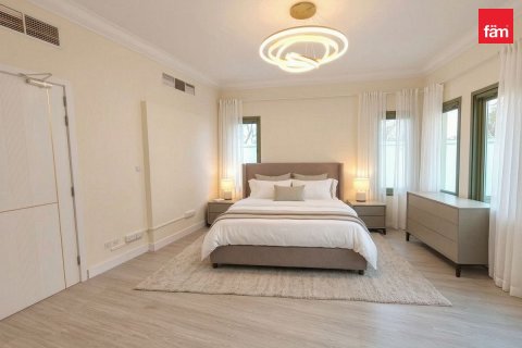 Villa in Mirdif, Dubai 5 bedrooms, 422.8 sq.m. № 137755 - photo 8