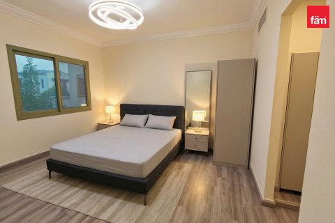 Villa in Mirdif, Dubai 5 bedrooms, 422.8 sq.m. № 137755 - photo 5