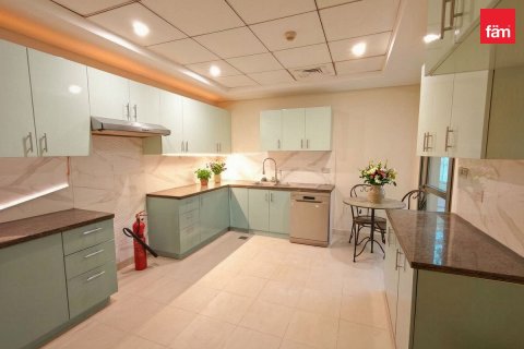 Villa in Mirdif, Dubai 5 bedrooms, 422.8 sq.m. № 137755 - photo 9