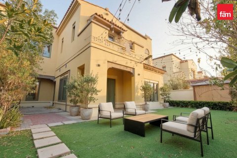 Villa in Mirdif, Dubai 5 bedrooms, 422.8 sq.m. № 137755