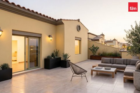 Villa in Mirdif, Dubai 5 bedrooms, 422.8 sq.m. № 137755 - photo 2