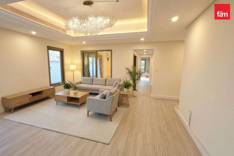Villa in Mirdif, Dubai 5 bedrooms, 422.8 sq.m. № 137755 - photo 11
